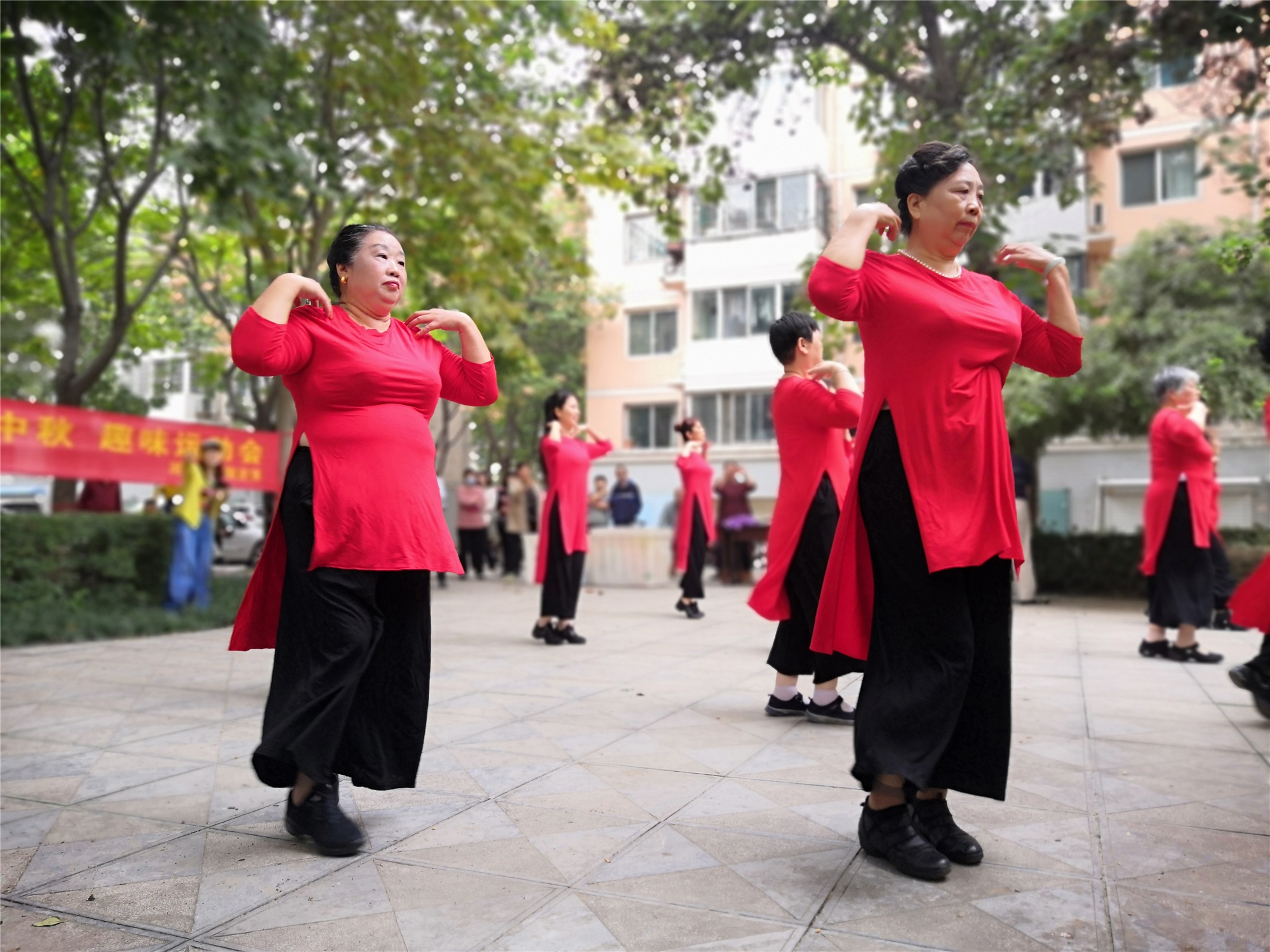 趣味運動會，競技迎雙節(jié)
